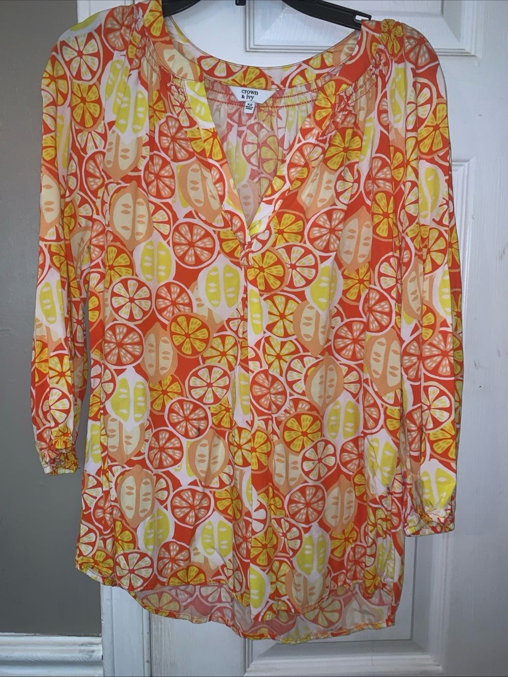 Crown & Ivy Womens Shirt Vneck Lemon Citrus Orange Yellow Top Size XS
